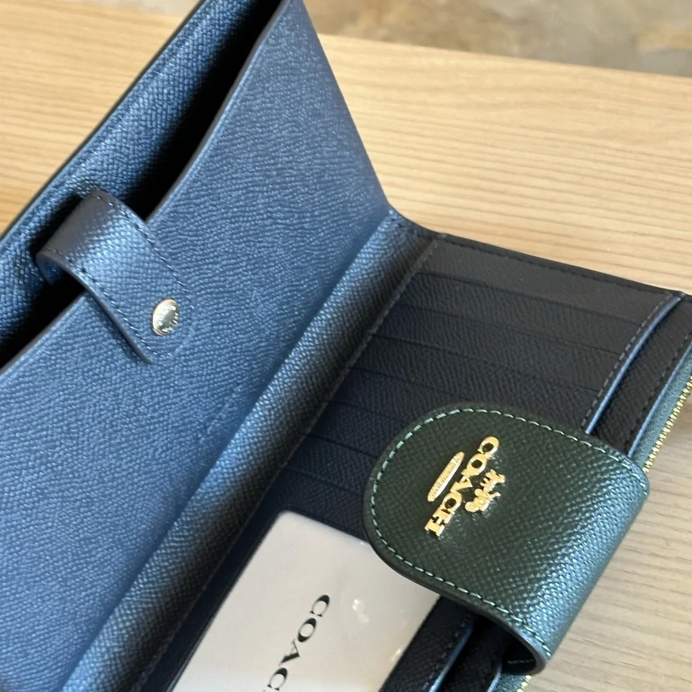 Coach - Picture 12 of 13